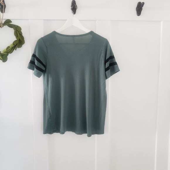 Green shirt - Picture 2 of 2